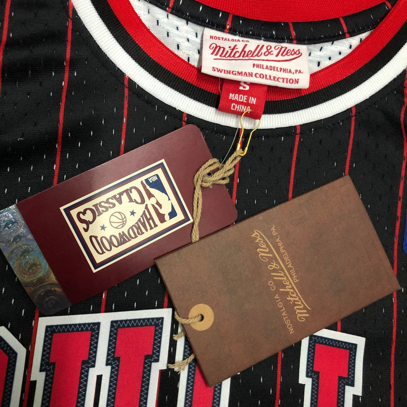 Regata Swingman Chicago Bulls Mitchell & Ness Hardwood Classics 1995/96 Preta/Vermelha