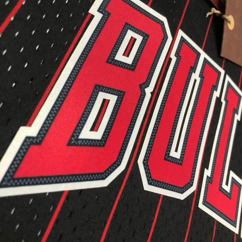 Regata Swingman Chicago Bulls Mitchell & Ness Hardwood Classics 1995/96 Preta/Vermelha