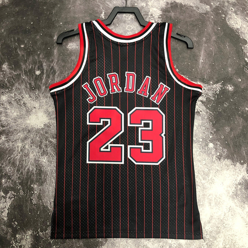 Regata Swingman Chicago Bulls Mitchell & Ness Hardwood Classics 1995/96 Preta/Vermelha