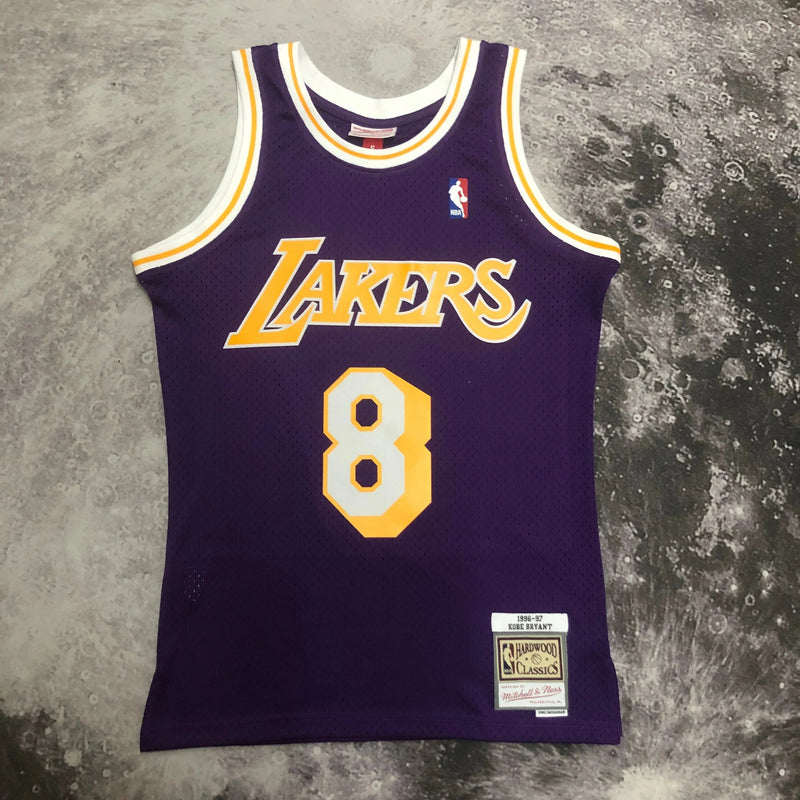 Regata Swingman Los Angeles Lakers Mitchell & Ness Roxa Hardwood Classics 1996/97