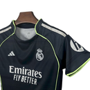 Conjunto Infantil Real Madrid alternativo 2025/26
