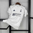 Camisola Nottingham Forest away 2025/26