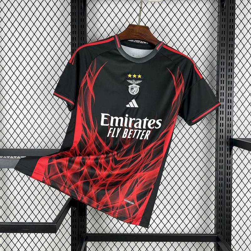 Camisola concept vermelha e preta com símbolo CINZA 2025/26